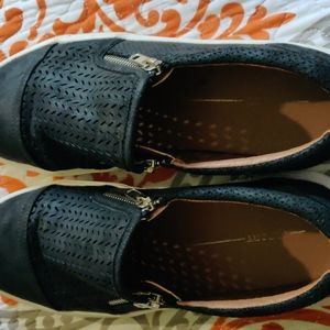 Report Vegan Leather Black Zip Sneakers